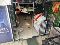 Izmir'de Is Yerini Su Basan Esnaf Isyan Etti Açiklamasi 'Esnaf Olarak Biktik'