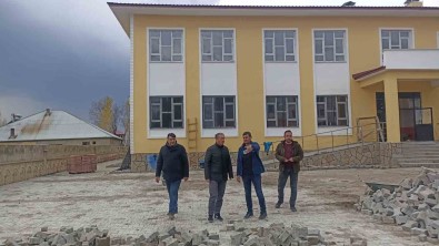 Agri Il Milli Egitim Müdürü Kökrek, Patnos'taki Okul Insaatlarini Denetledi