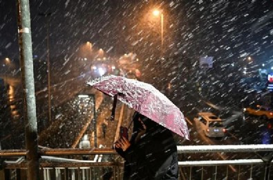 İstanbul'a mevsimin ilk karı düştü: Birçok ilde beyaza büründü! Yeni hava durumu uyarısı: 'Sarı ve turuncu' alarm