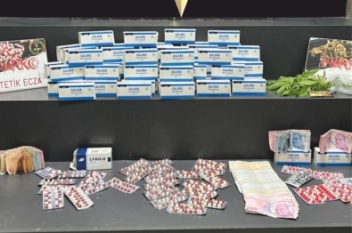 Izmir'de Binlerce Sentetik Hap Ele Geçirildi