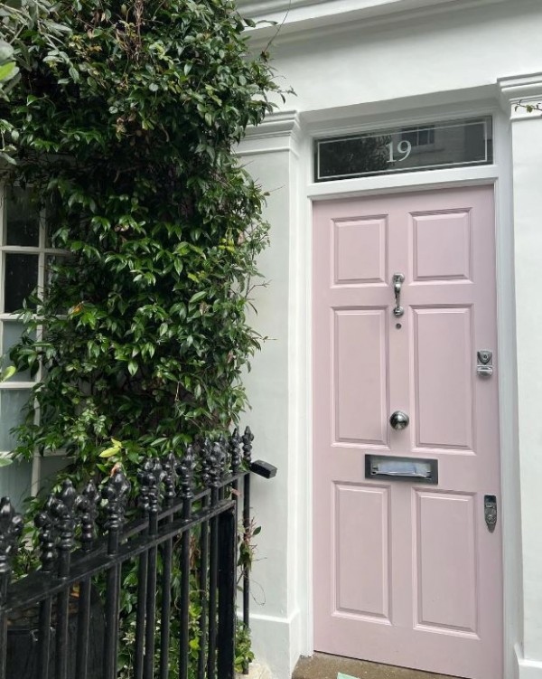 Bergüzar Korel ev değiştirdi