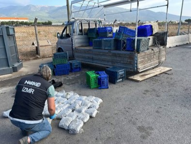 Kamyonet Kasasinda 21,5 Kilo Uyusturucu Ele Geçirildi