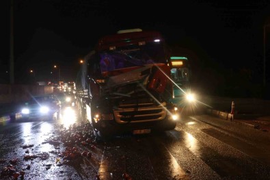 Kirmizi Isikta Duramayan Tir, Otobüs Ve Kamyona Çarpti Açiklamasi Antalya-Burdur Karayolu Kismen Kapatildi