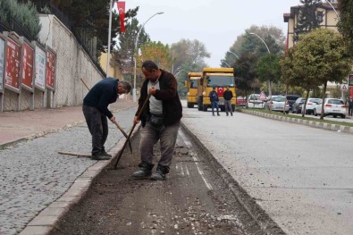 Safranbolu'da Sadri Artunç Caddesi'nde Asfalt Yenileme Çalismalari Basladi