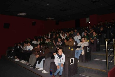 Sirnak'ta 5 Bin Ögrenci Sinemayla Bulusacak