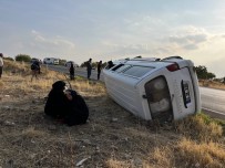 Tarim Isçilerini Tasiyan Minibüs Devrildi Açiklamasi 2 Yarali