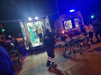 Milas'ta Otomobil Ve Motosiklet Çarpisti Açiklamasi 2 Yarali