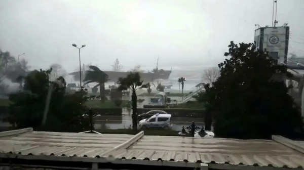 Bakan Yerlikaya duyurdu: Zonguldak'ta kaybolan Türk gemisi battı, 12 mürettebat ile irtibat kurulamadı