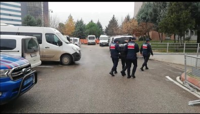 5 Kisiyi 80 Bin TL Dolandiran Sahis Jandarmadan Kaçamadi