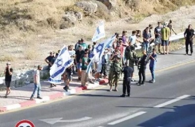 Batı Şeria'da Yahudi yerleşimci terörü! İsrail halkı uzun namlulu silahlarla geziyor