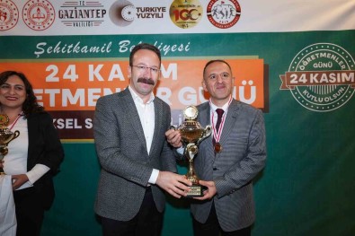 Dereceye Giren Ögretmenler Ödüllendirildi