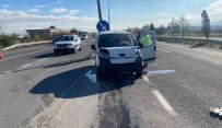 Kütahya'da Iki Otomobil Çarpisti Açiklamasi 2 Yarali