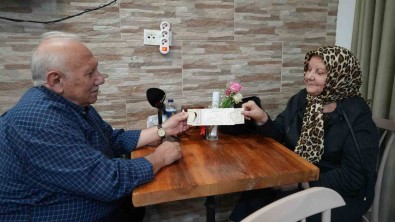 Sevgi Üzerine Kurulan Yarim Asirlik Örnek Evlilik Açiklamasi Yasli Çiftten Gençlere Tavsiyeler