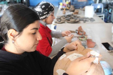 Tarihi Elleriyle Birlestiriyorlar