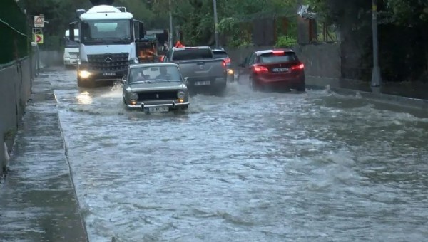 İstanbul’u sel aldı, İmamoğlu yine kayboldu!