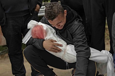 Israil Gece Boyu Gazze Seridi'ni Vurdu Açiklamasi 52 Ölü