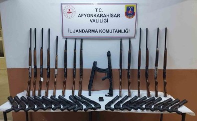 Jandarma 45 Adet Faturasiz Ve Seri Numarasiz Tüfek Ele Geçirdi