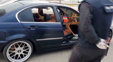 Jandarmanin Süphelendigi Araçta Uyusturucu Çikti