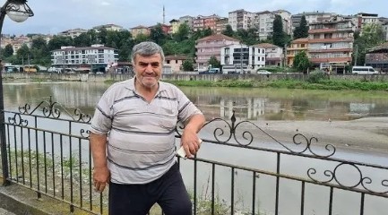 Haftada 13 gram altın çıkarıyor! Dereden gram gram altın topluyor