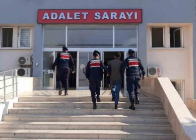 Hapis Cezasi Ile Aranan Süpheli Tarsus'ta Yakalandi