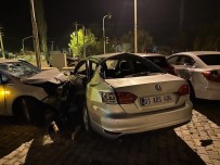 Kavsakta Araçla Çarpisan Otomobil Galeriye Daldi Açiklamasi 3 Yarali