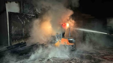 Kereste Fabrikasindaki Yangin 3,5 Saatte Söndürüldü