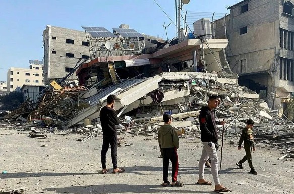 Kan emici Siyonist! Gazze'de sivillerin yaşadığı binalar hedef alındı, 300 nokta vuruldu