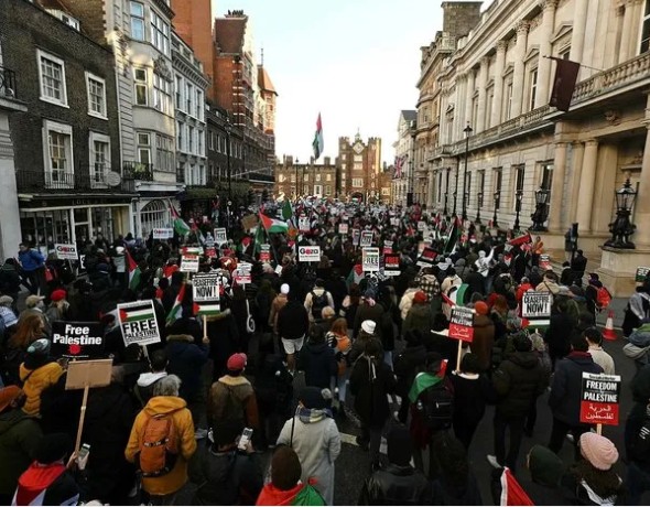 Avrupa'da on binler Filistin için ayaklandı: 'İsrail'e desteği sona erdirin' çağrısı