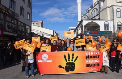 Agri'da Kadina Siddetle Mücadele Yürüyüsü