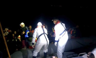 Ayvacik Açiklarinda 54 Kaçak Göçmen Yakalandi