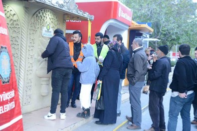 Diyarbakir'da Ikram Çesmesinden Sicak Çorba Akmaya Basladi