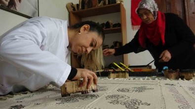 Tek Tek Elleriyle Oyuyorlar, 750 Yillik Kültürü Yasatiyorlar