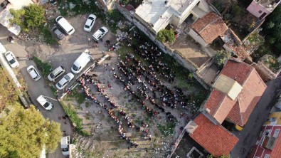 Izmir'de Yilda 600 Ton Sebze-Meyve, 150 Bin Ekmek Israfinin Önüne Geçiyorlar