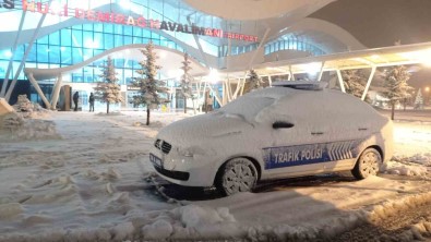 Sivas'ta Kar Hava Ulasiminda Iptallere Neden Oldu
