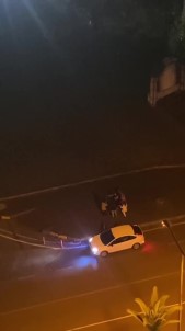 Yagmur Yollari Nehre Çevirdi, Vatandaslar Simsek Altinda Halay Çekti