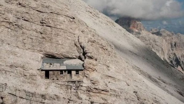 Dünyanın en yalnız evi bakın nerede! Ciddi bir tehlike barındırıyor