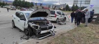 Amasya'da Kavsakta Iki Otomobil Çarpisti Açiklamasi 3 Yarali