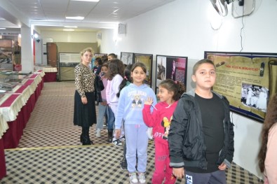 Bozyazi'da 'Çanakkale 1915 Gezici Müzesi' Açildi