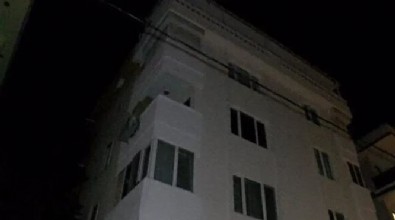 İstanbul’da toprak kayması nedeniyle 5 katlı bina tahliye edildi