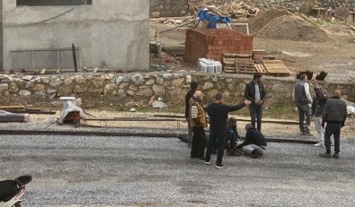 Kafasina Onbesinci Kattan Kalip Malzemesi Düsen Insaat Isçisi Öldü