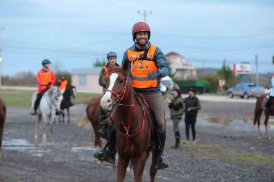 Tarihi Ipekyolu'nda Ilk Atli Yaris