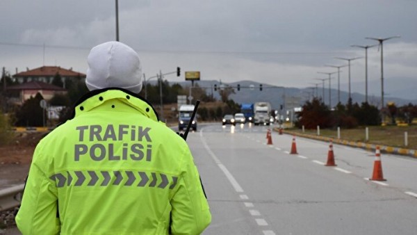 Yeni trafik cezaları belli oldu: Radara yakalanan yandı! Kırmızı ışık ve ehliyetsiz araç kullanma cezası tek tek hesaplandı