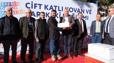 573 Ari Yetistiricisine Çift Katli Kovan Ve Ari Keki Dagitildi