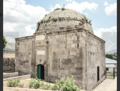 7,5 Asirlik Türbe Restore Edildi