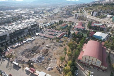 Depremde Yikilan Mahalle Yerinde Dönüsüm Bekliyor