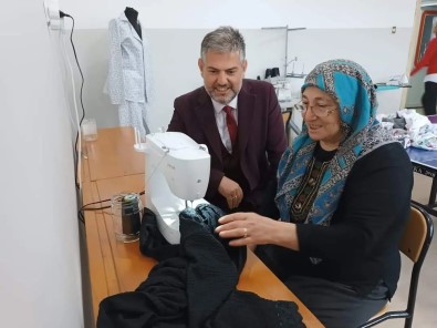 Dikis Kursu Için 5 Adet Dikis Makinesi Tedarik Edildi