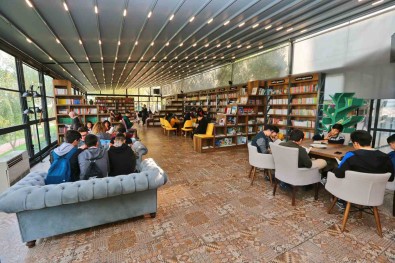 'Farika Kitapli Kahveler' 500 Bin Genci Agirladi