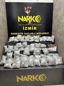 Izmir'de Bir Kargo Firmasinda Yaklasik 40 Kg Esrar Ele Geçirildi