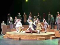Samsun'da 'Cumhuriyete Dogru' Tiyatro Oyunu Sahnelendi