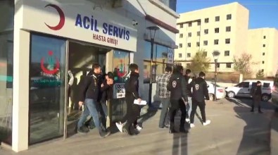 SIBERGÖZ-8' Operasyonunda Gözaltina Alinan 5 Kisi Adliyeye Sevk Edildi